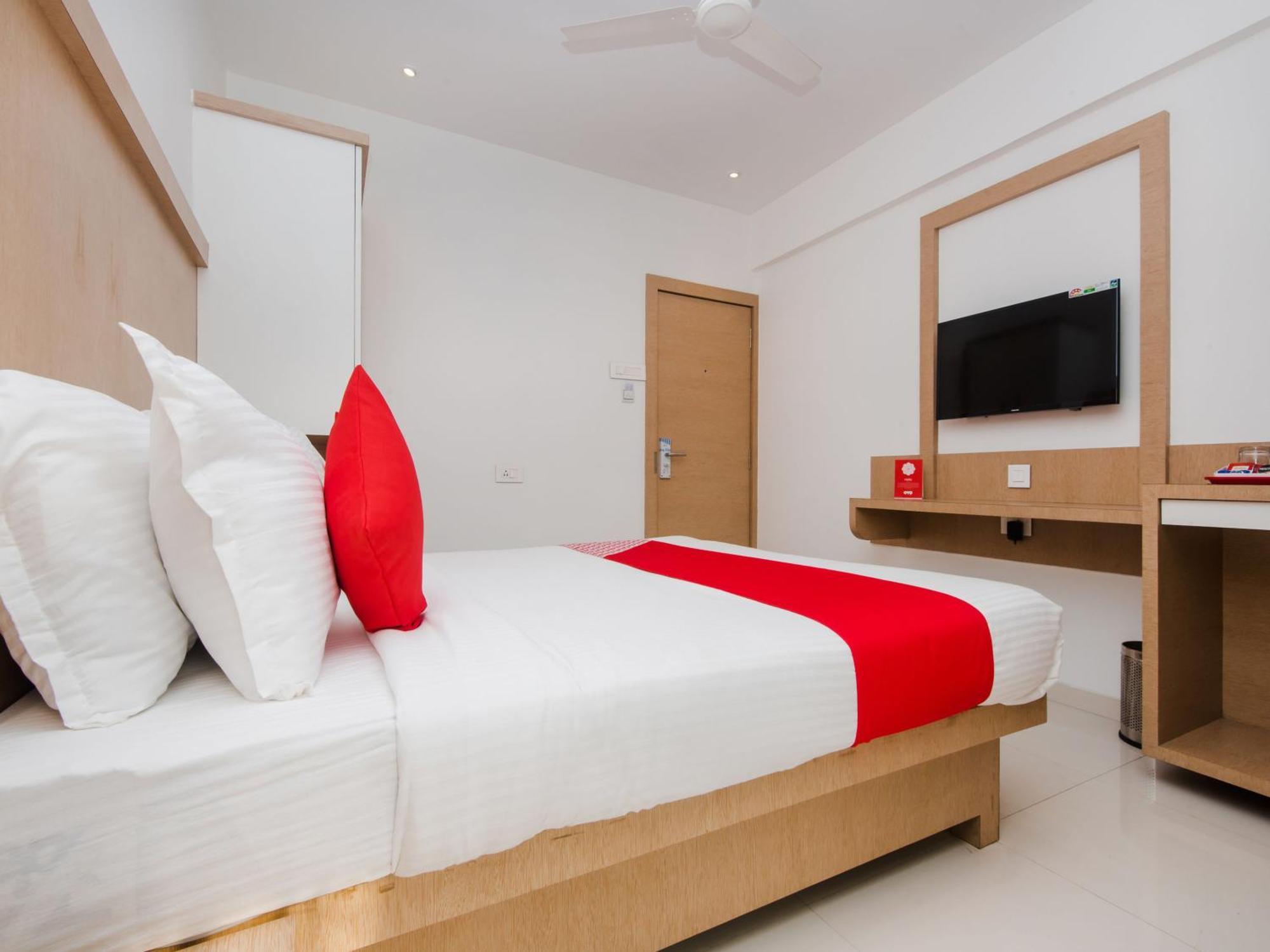 Oyo 13089 Hotel Gold Crest Navi Mumbai Exterior foto